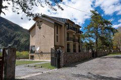 Hotel "Gold Kazbegi" in Stepantsminda