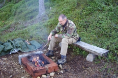 Feuer vorbereiten zum Grillen by Seija