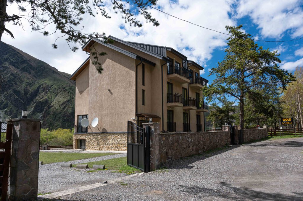 Hotel "Gold Kazbegi" in Stepantsminda